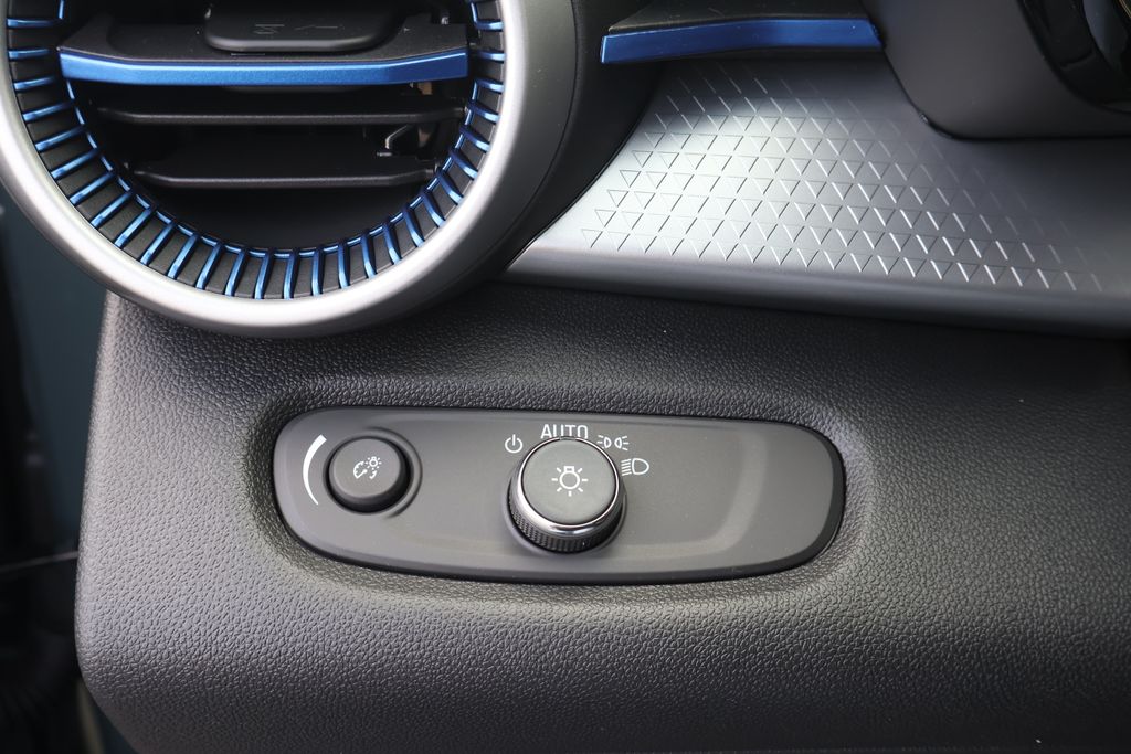 Thumbnail: 2026 Chevrolet Trax - 19