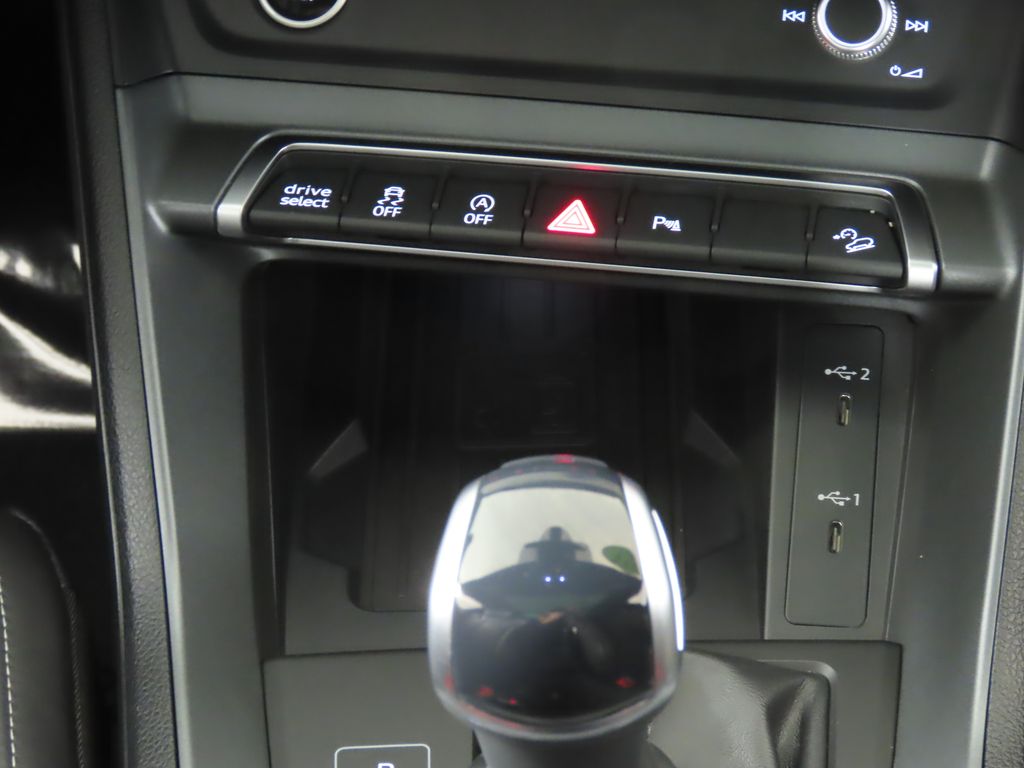 Thumbnail: 2025 Audi Q3 - 23