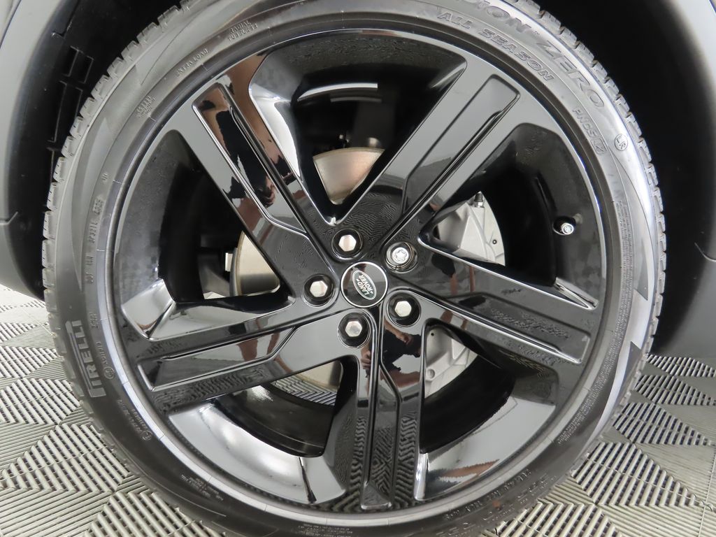 Thumbnail: 2025 Land Rover Discovery - 30