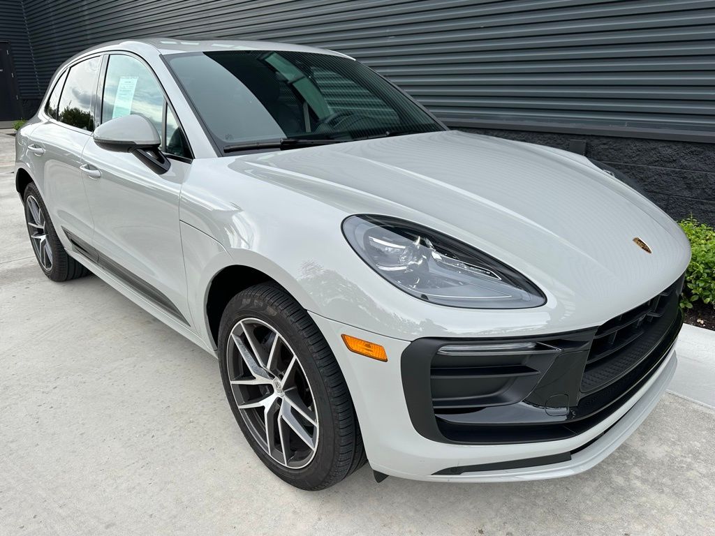 Thumbnail: 2025 Porsche Macan - 10