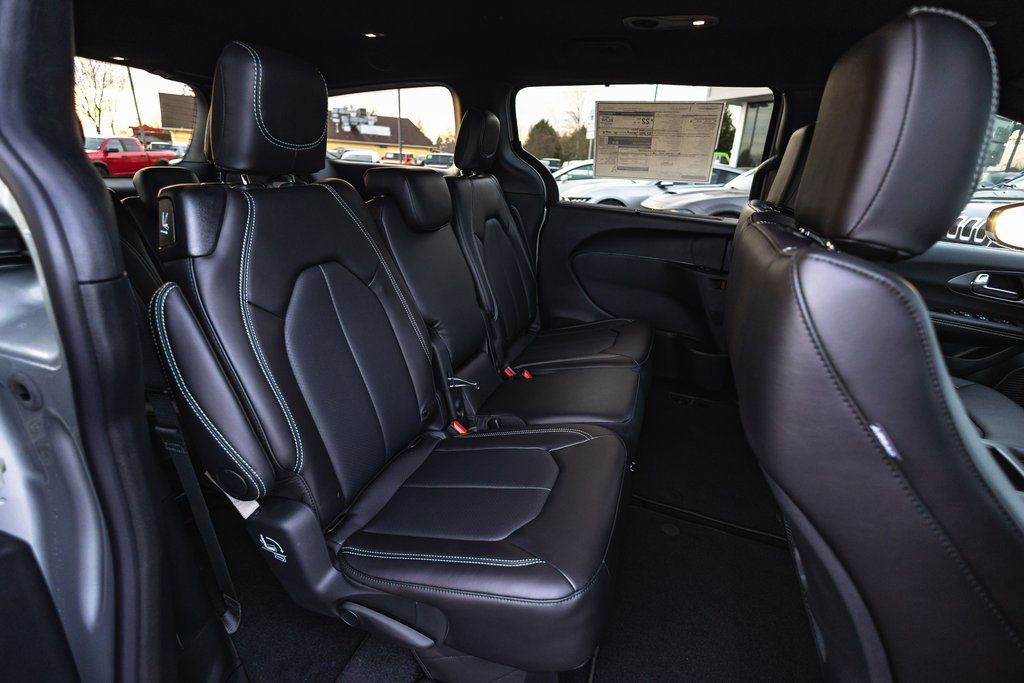 2026 Chrysler Pacifica Select thumbnail 30