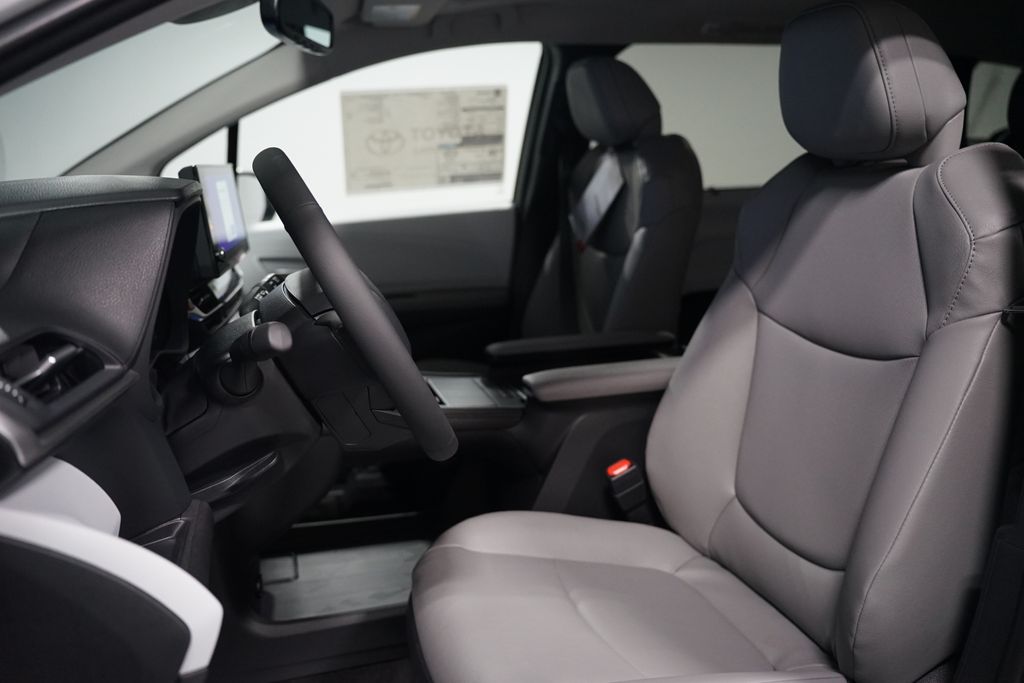 Thumbnail: 2025 Toyota Sienna - 13