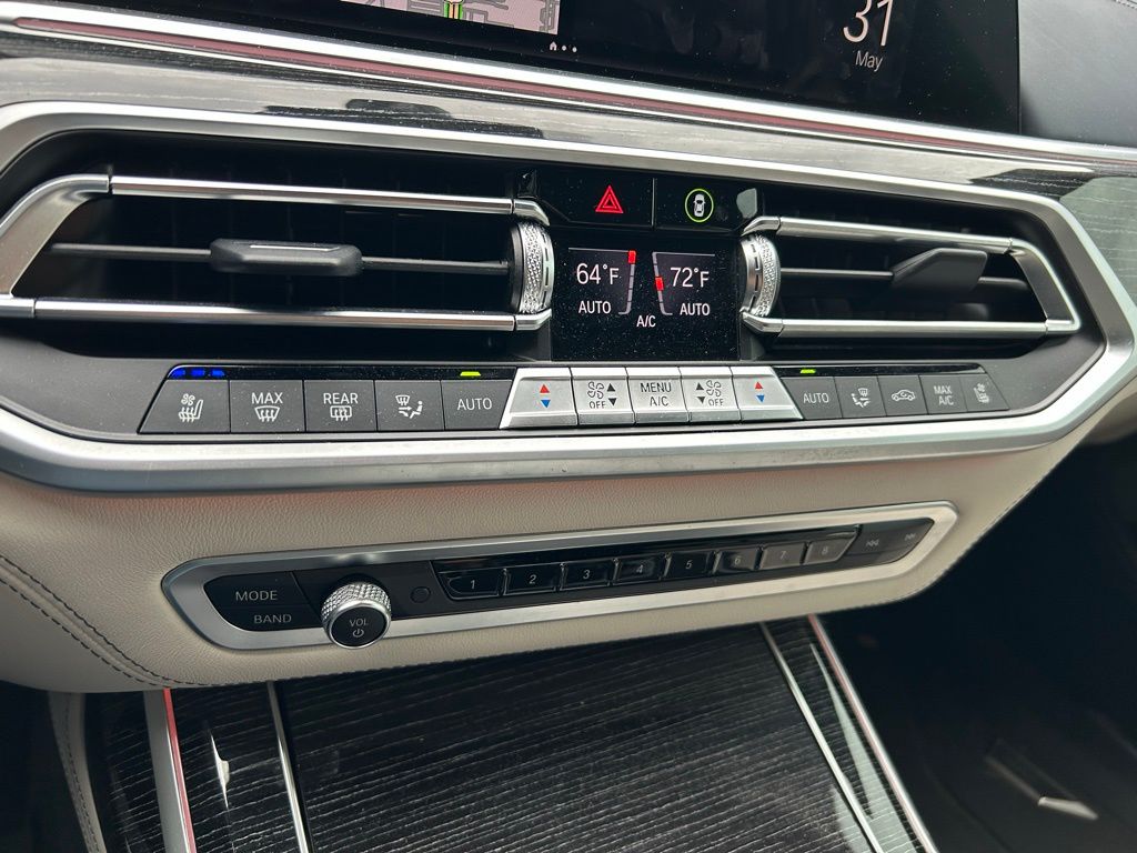 2022 BMW X7 M50i 28