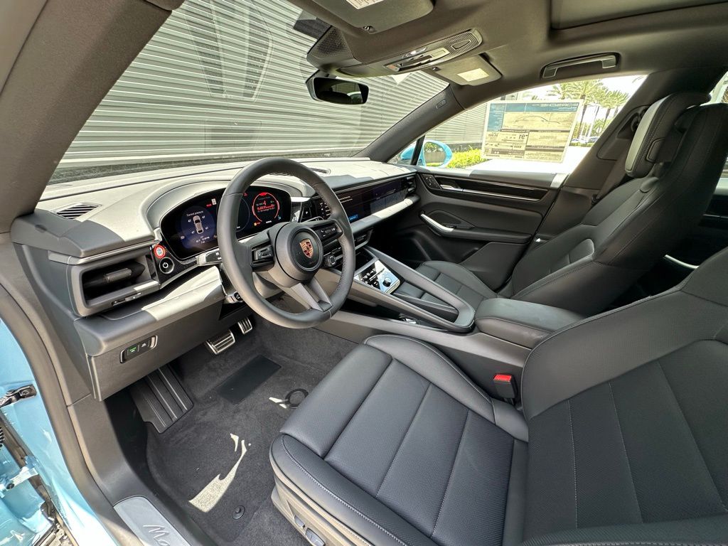 Thumbnail: 2025 Porsche Macan - 4
