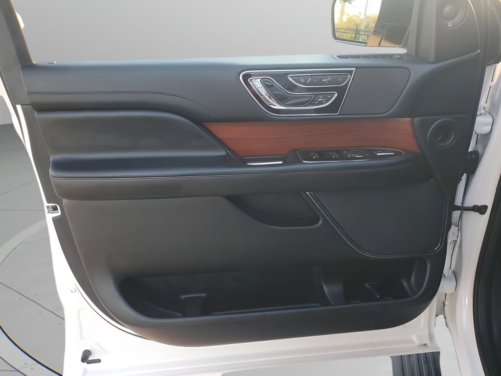 Used Car 2018 Lincoln Navigator  Reserve For Sale Under $25,000 In Austin, Texas