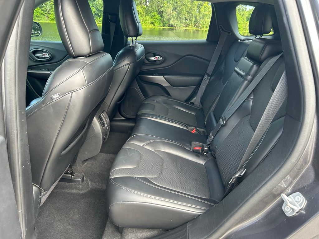 Thumbnail: 2019 Jeep Cherokee - 13