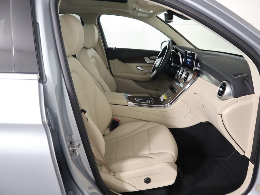 Thumbnail: 2022 Mercedes-Benz GLC - 20