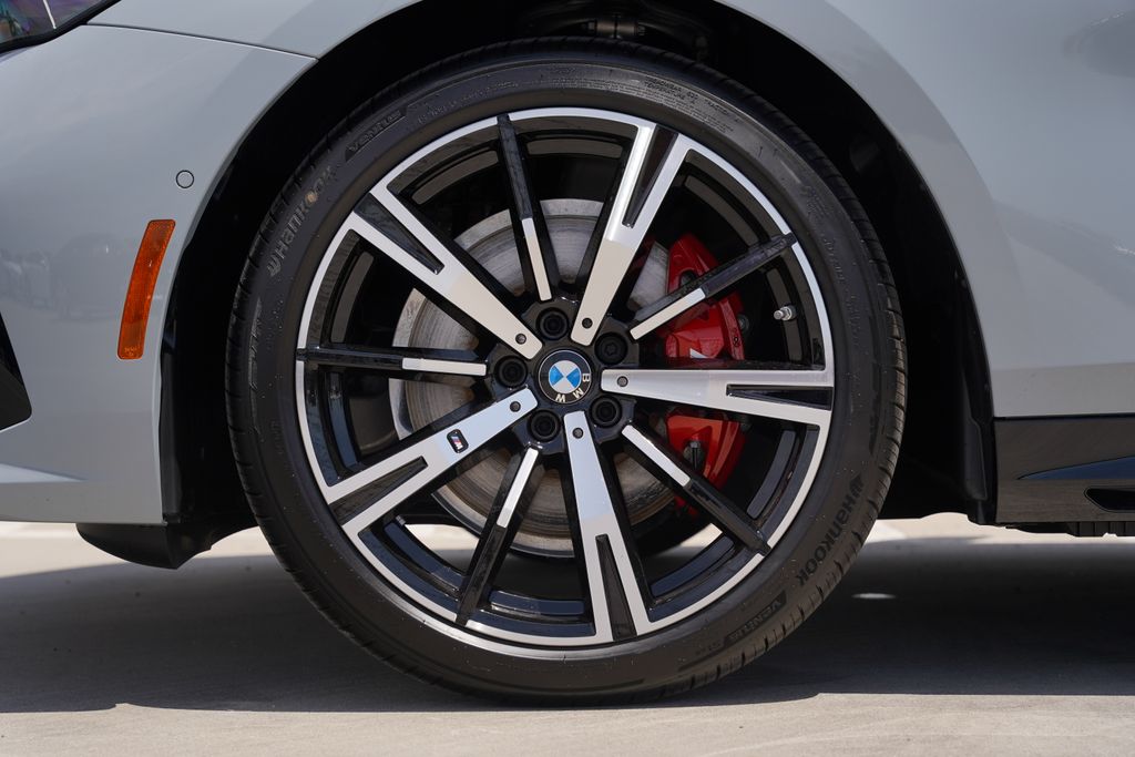 Thumbnail: 2027 BMW 5 Series - 5