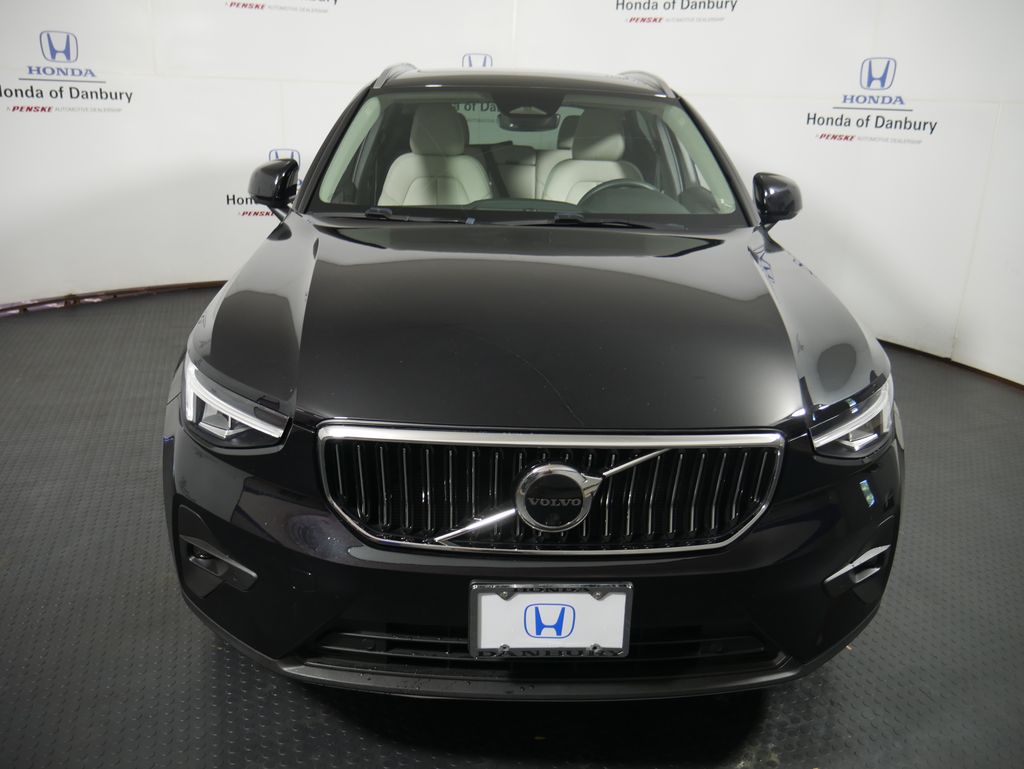Thumbnail: 2023 Volvo XC40 - 2