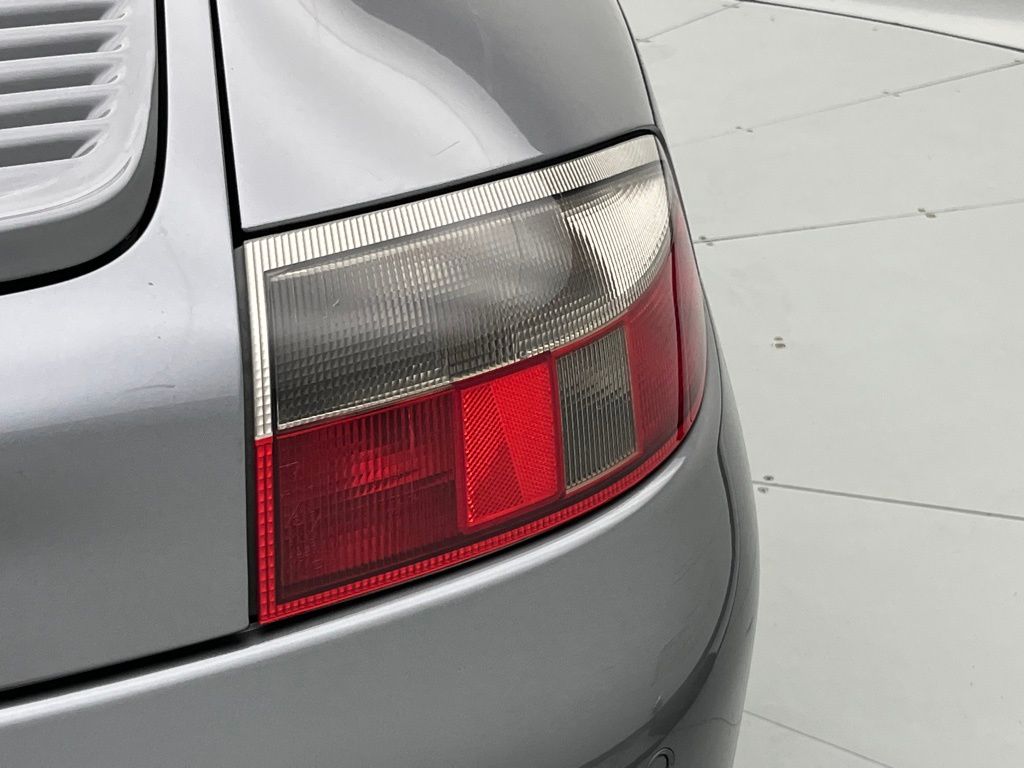 Thumbnail: 2002 Porsche 911 - 32