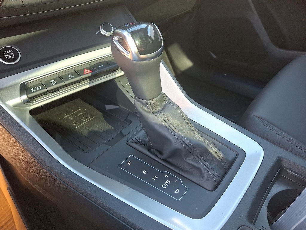 Thumbnail: 2025 Audi Q3 - 12