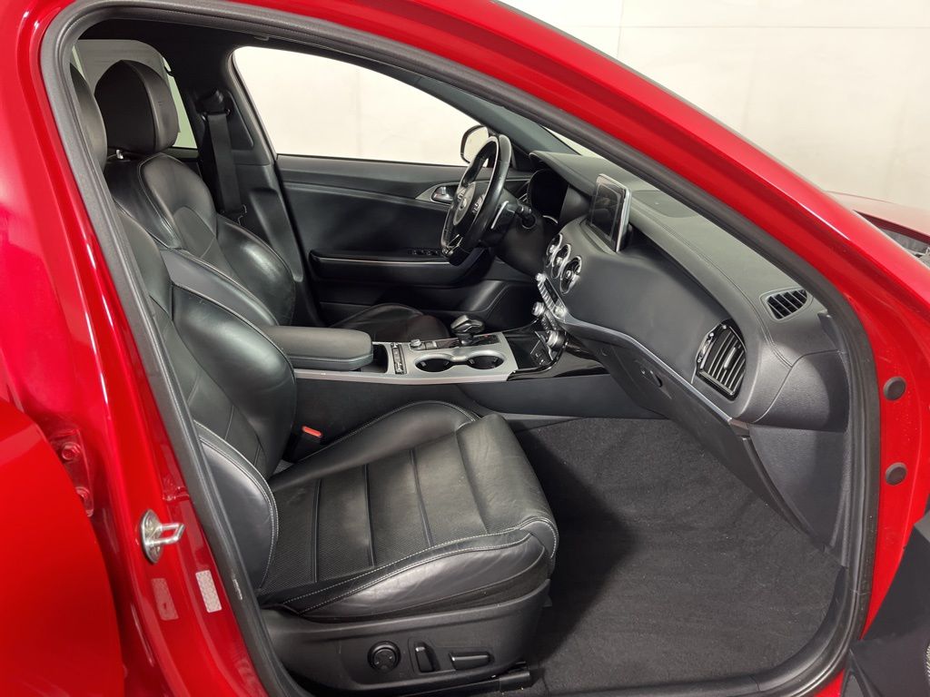 Thumbnail: 2018 Kia Stinger - 7