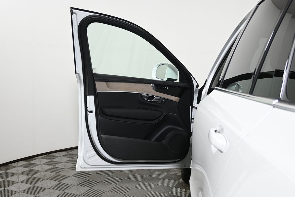 Thumbnail: 2025 Volvo XC90 - 27