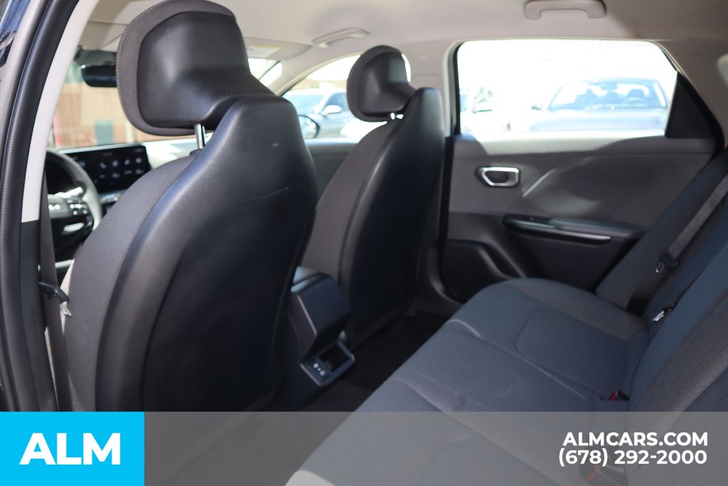 Used 2025 Black Kia LXS image 18