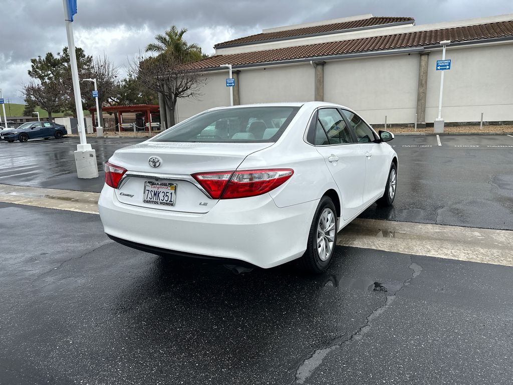 2016 Toyota Camry SE 6