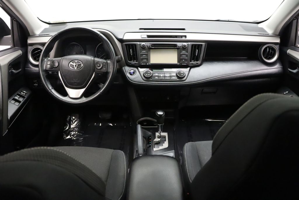 2018 Toyota RAV4 XLE 24