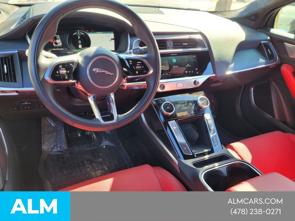 Used 2024  Jaguar HSE image 8