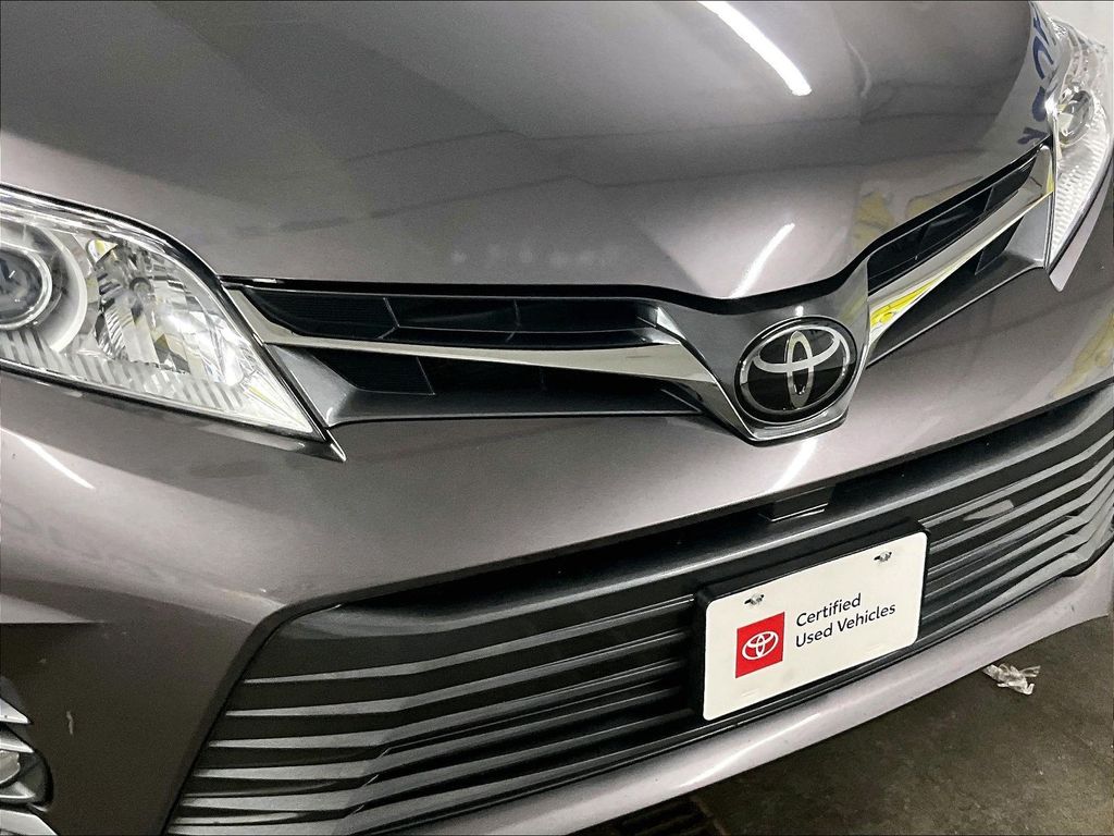 2020 Toyota Sienna — photo 30