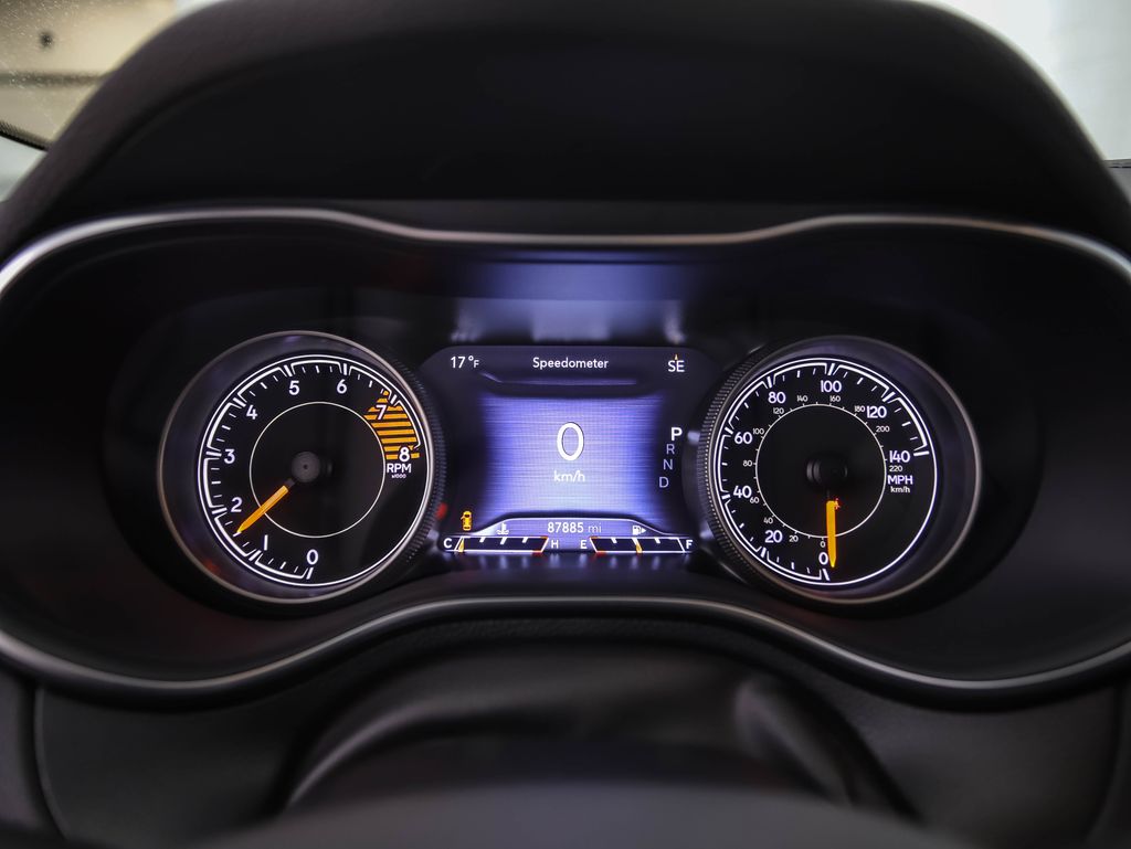 Thumbnail: 2019 Jeep Cherokee - 14