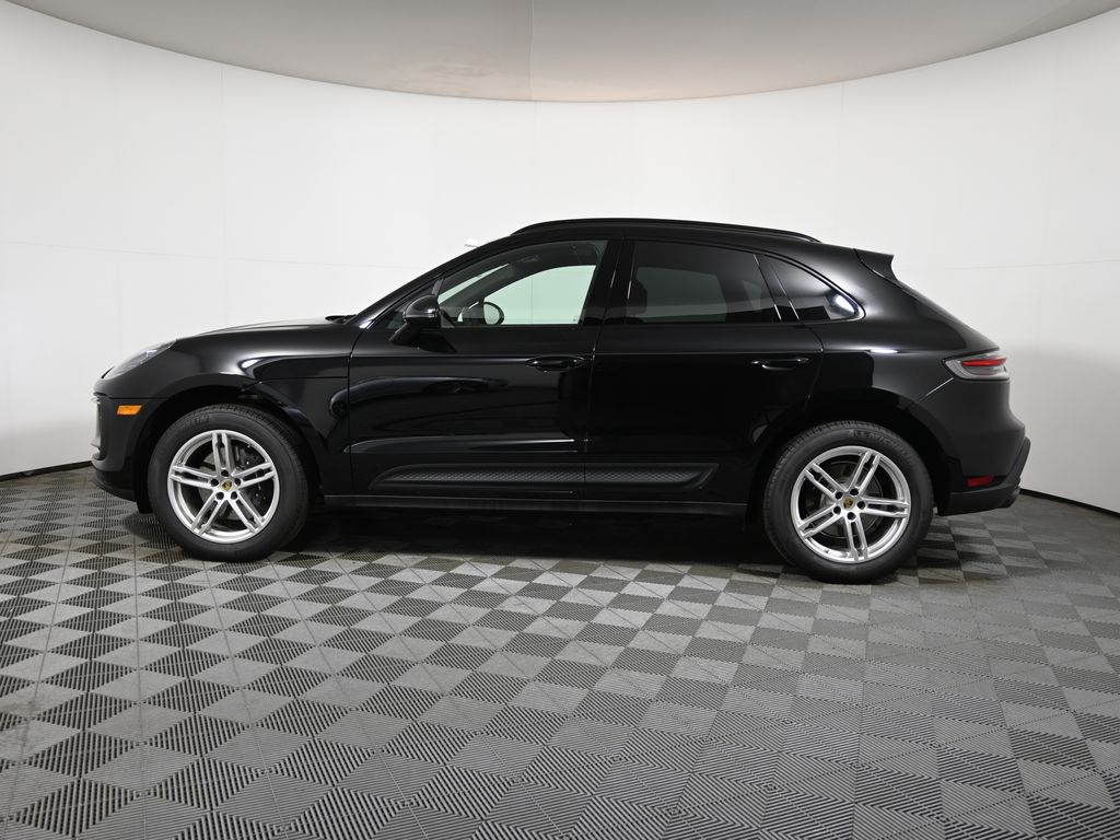 Thumbnail: 2025 Porsche Macan - 2