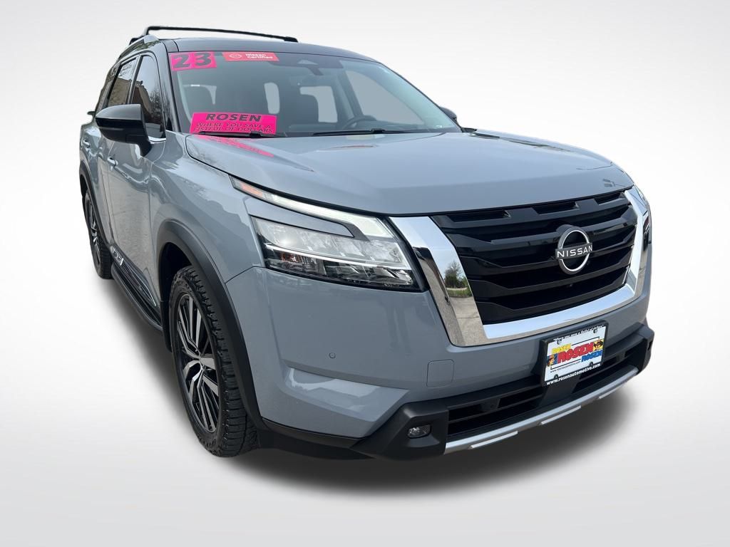 2023 Nissan Pathfinder Platinum photo