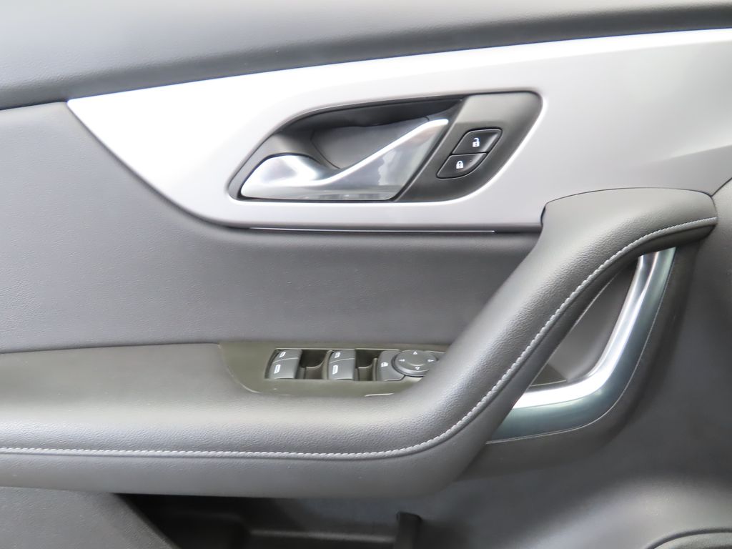 Thumbnail: 2022 Chevrolet Blazer - 21