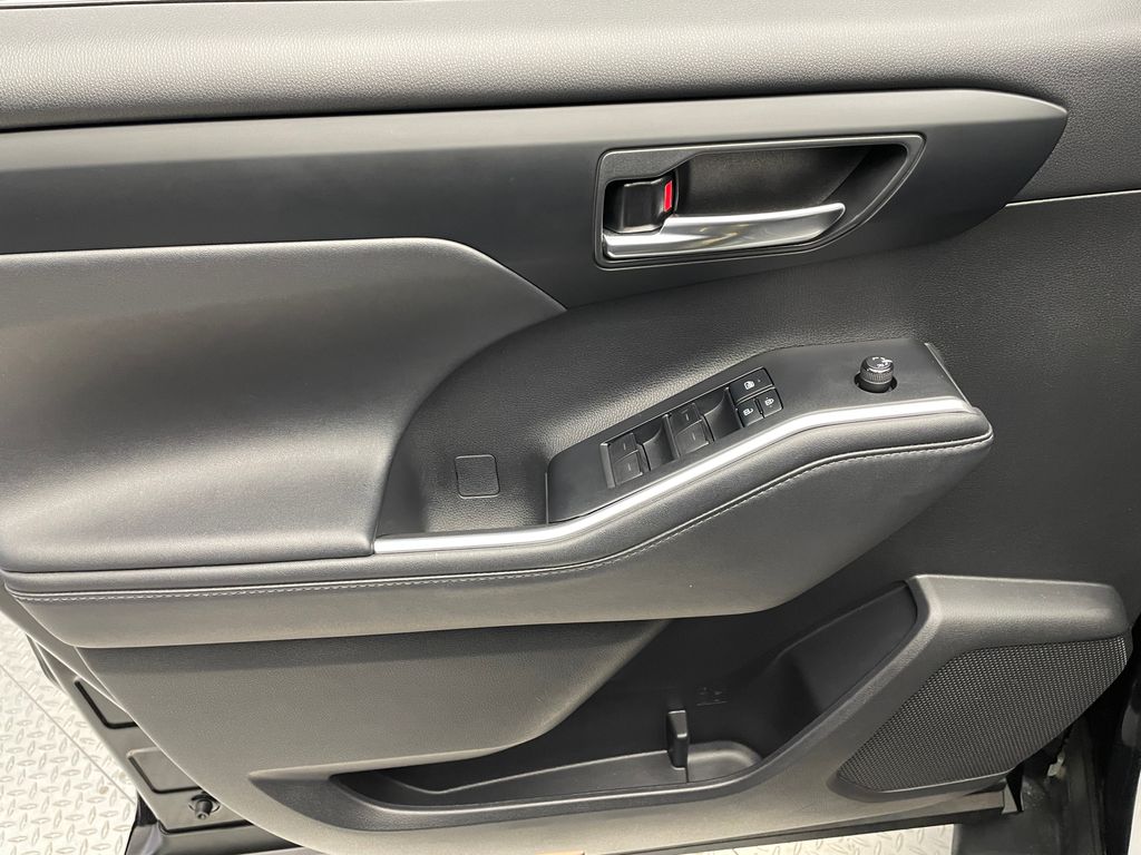 Thumbnail: 2020 Toyota Highlander - 9