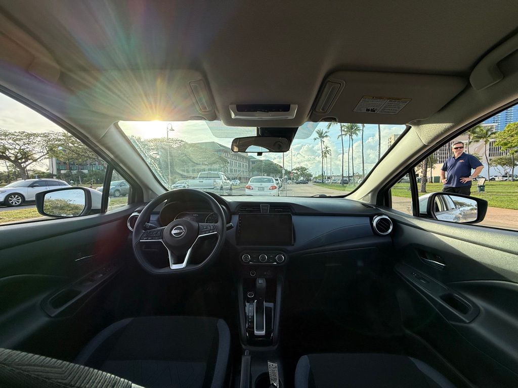 2023 Nissan Versa 1.6 SV photo