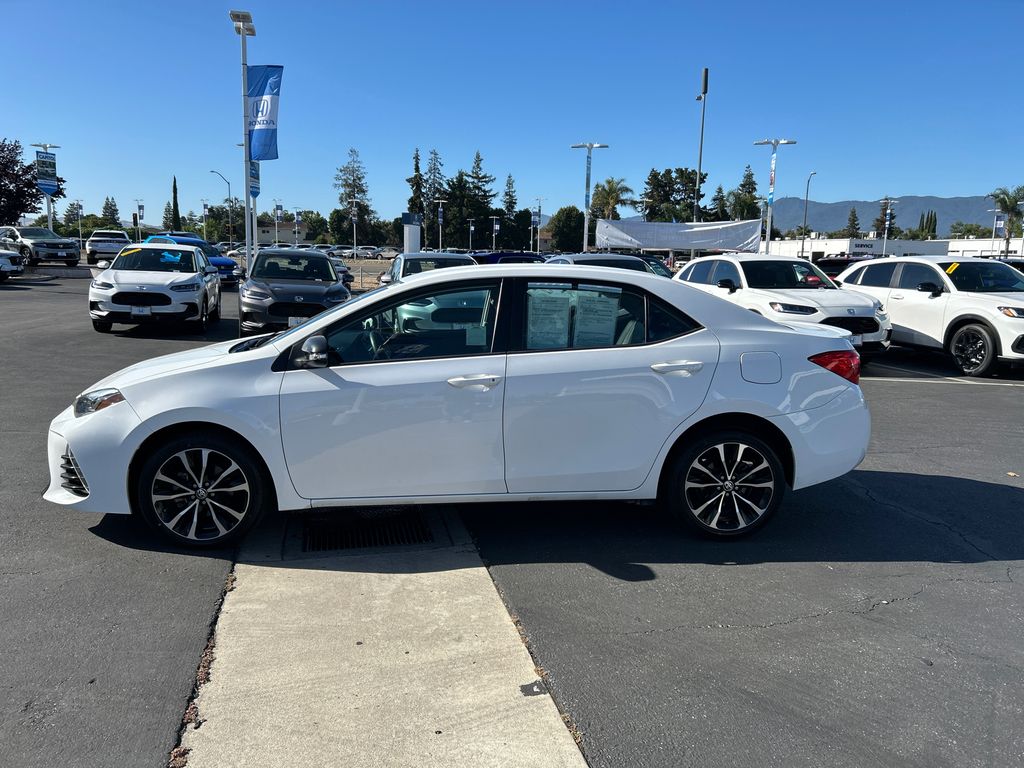 2017 Toyota Corolla SE 4