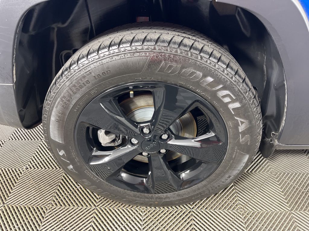 Thumbnail: 2018 Jeep Cherokee - 10