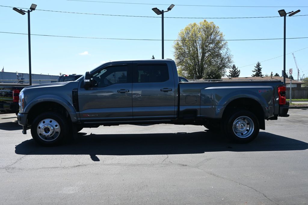 2025 Ford F-450 Super Duty Platinum