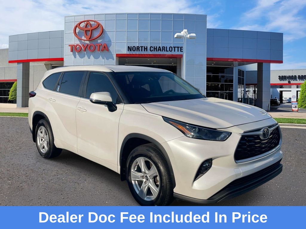 White (Wind Chill Pearl) 2025 Toyota Highlander SUV / Crossover Front-Wheel Drive 8-Speed Automatic