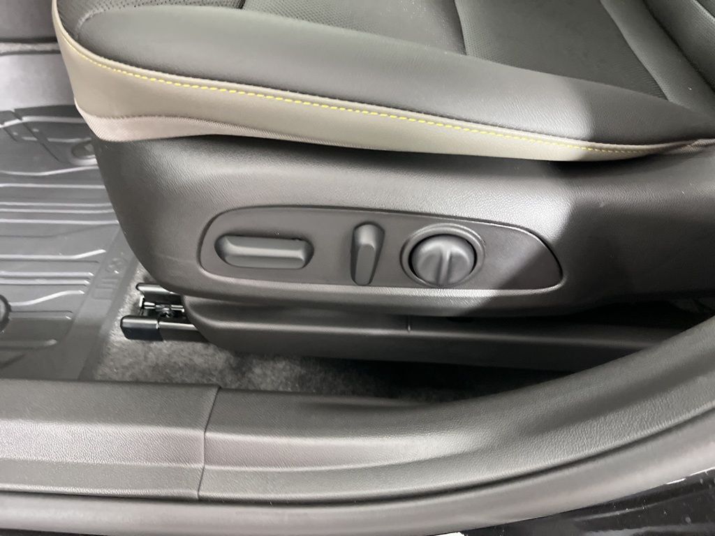 Thumbnail: 2025 Chevrolet Trax - 23
