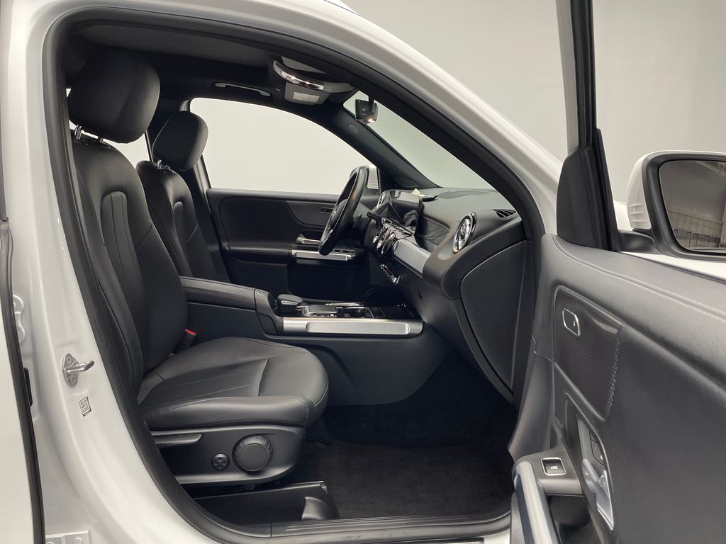 Thumbnail: 2022 Mercedes-Benz GLB - 17