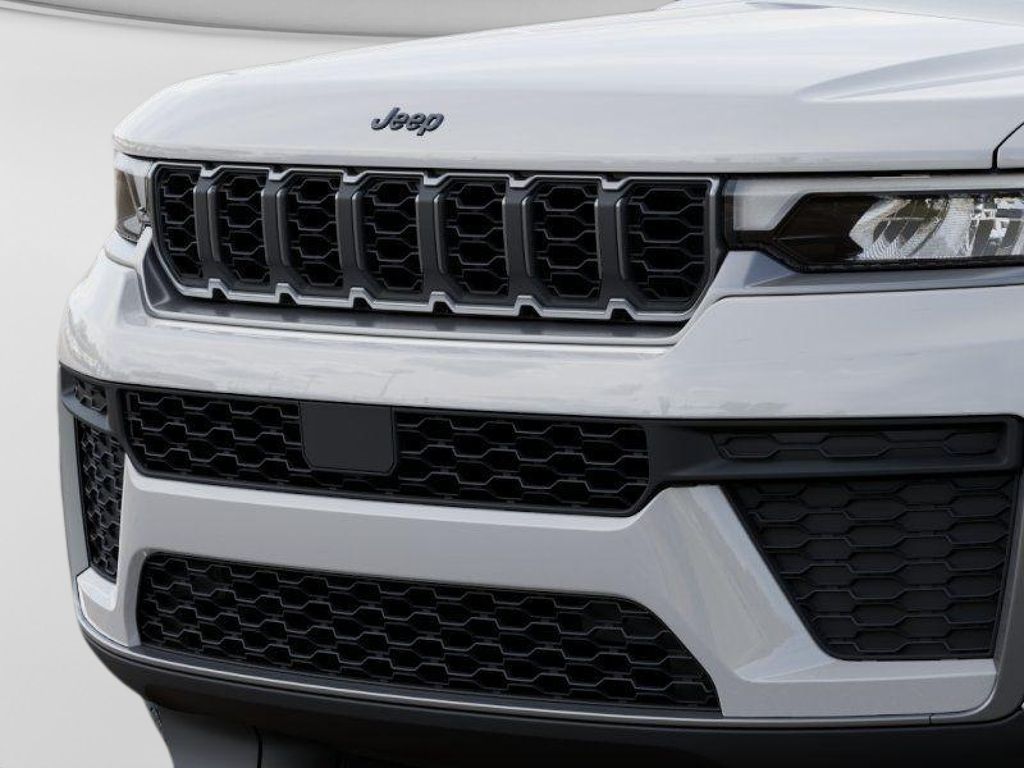 2026 Jeep Grand Cherokee Laredo White/off-white at South Hills CDJR