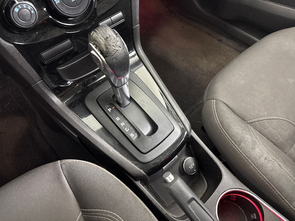Used 2015 Green Ford SE image 29