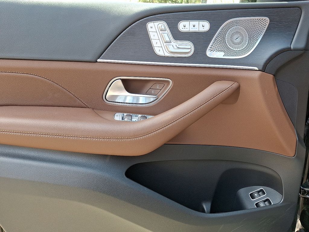 Thumbnail: 2025 Mercedes-Benz GLE - 12