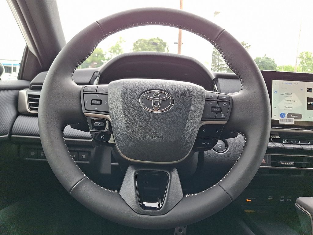 2025 Toyota Camry SE 13