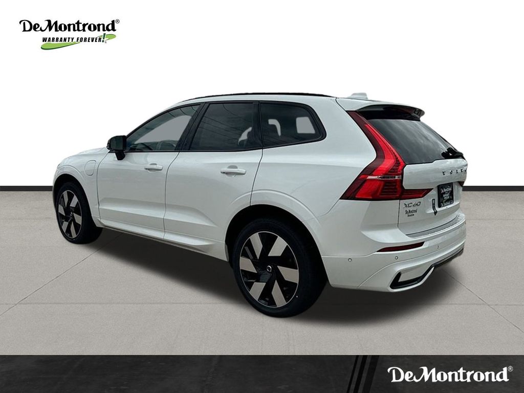New 2025 Crystal White Volvo T8 Plus image 4