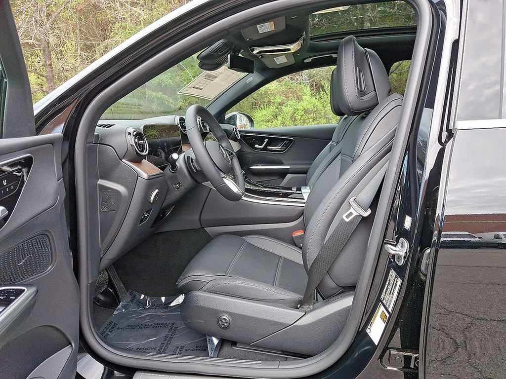 Thumbnail: 2025 Mercedes-Benz GLC - 9