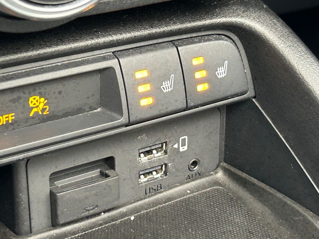 Used 2016 Ceramic Metallic Mazda Grand Touring image 28