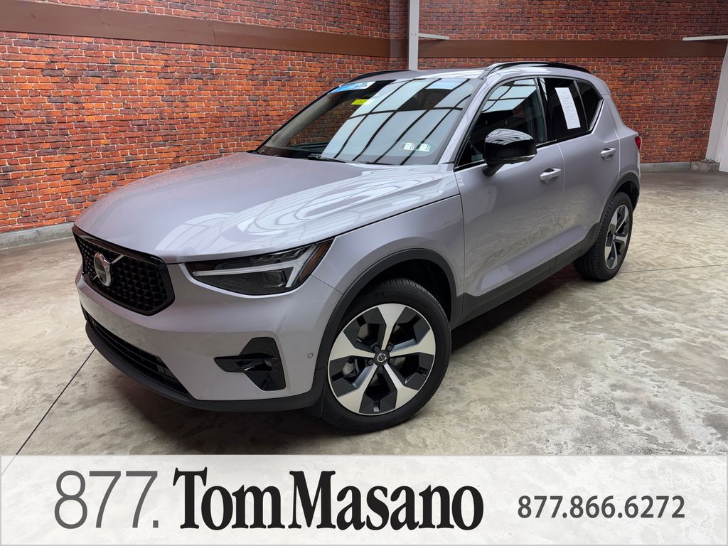2026 Volvo XC40 Plata (Aurora Silver) SUV/Crossover Tracción en las cuatro ruedas Automática
