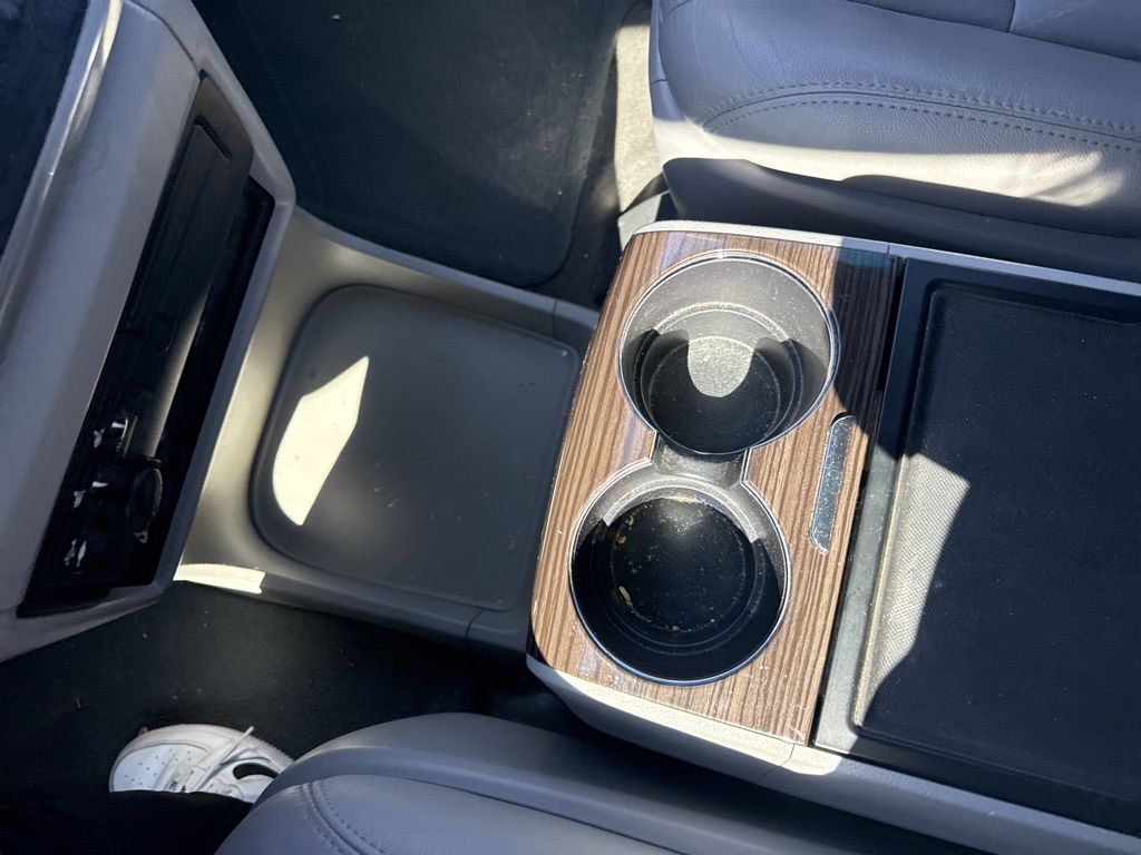 Thumbnail: 2016 Toyota Sienna - 10