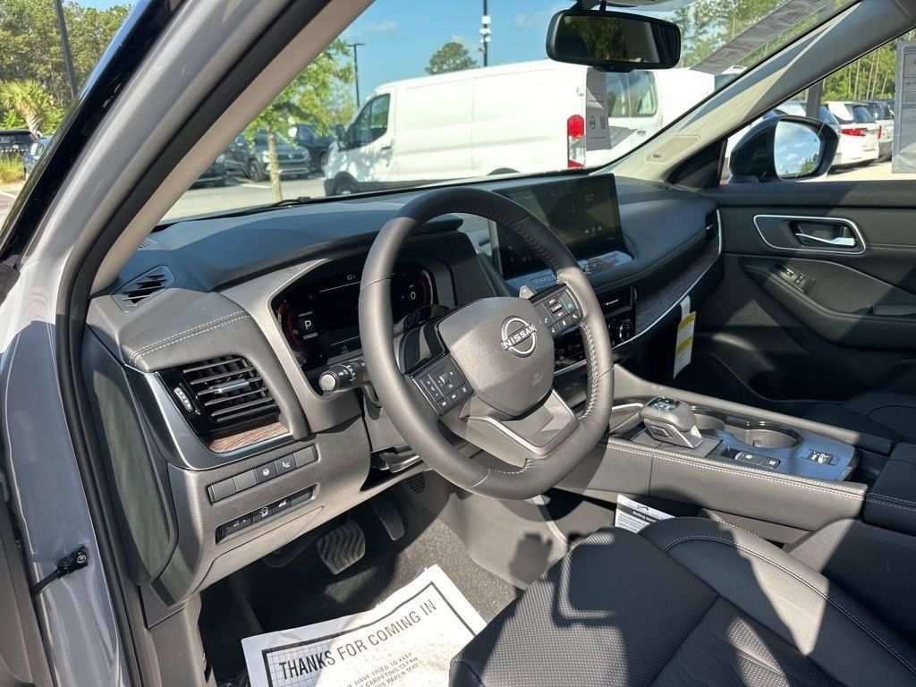 2025 Boulder Gray Pearl/Super Black Nissan Rogue Platinum FWD SUV