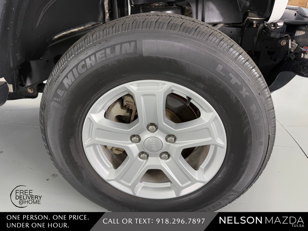 Used 2019 White Jeep Unlimited Sport S image 14