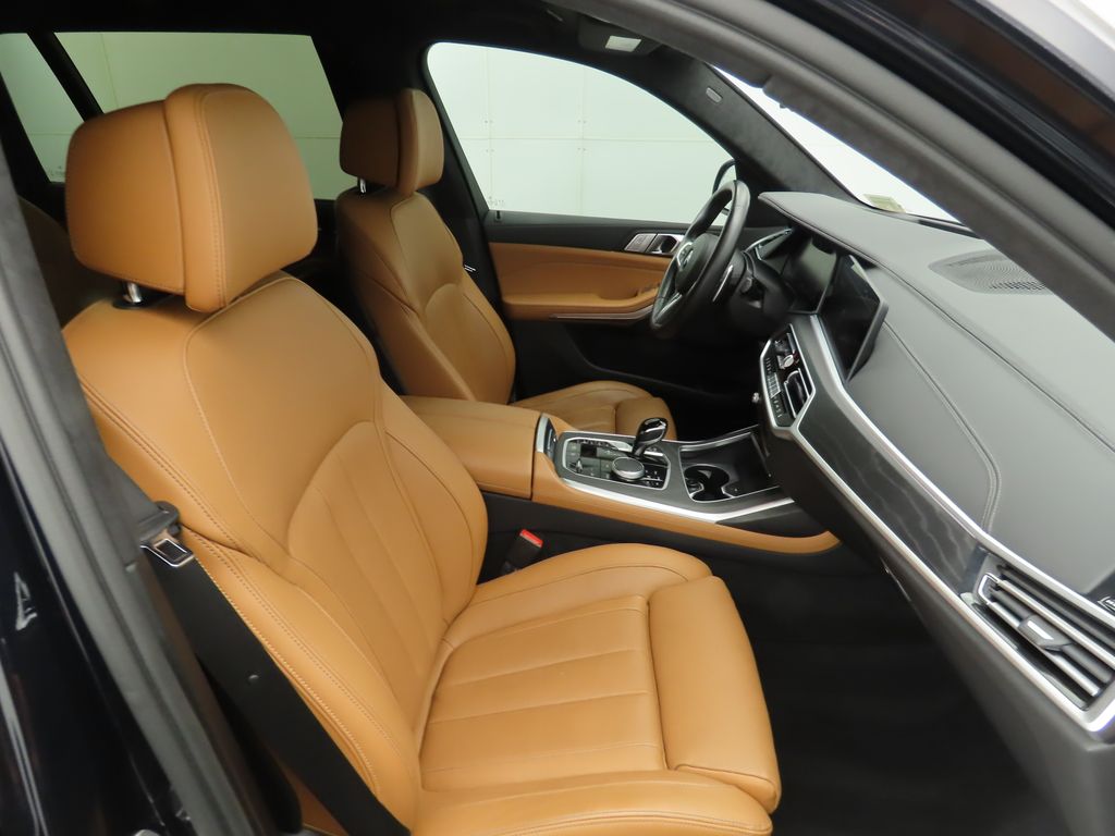 Thumbnail: 2022 BMW X7 - 21