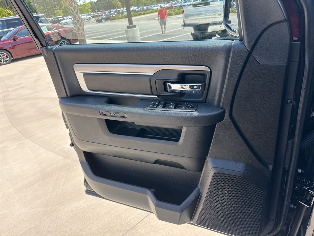 2024 Diamond Black Crystal Pearlcoat Ram 1500 Classic Warlock RWD Truck