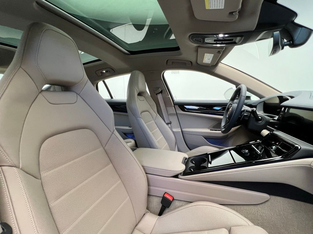 Thumbnail: 2026 Porsche Panamera - 18