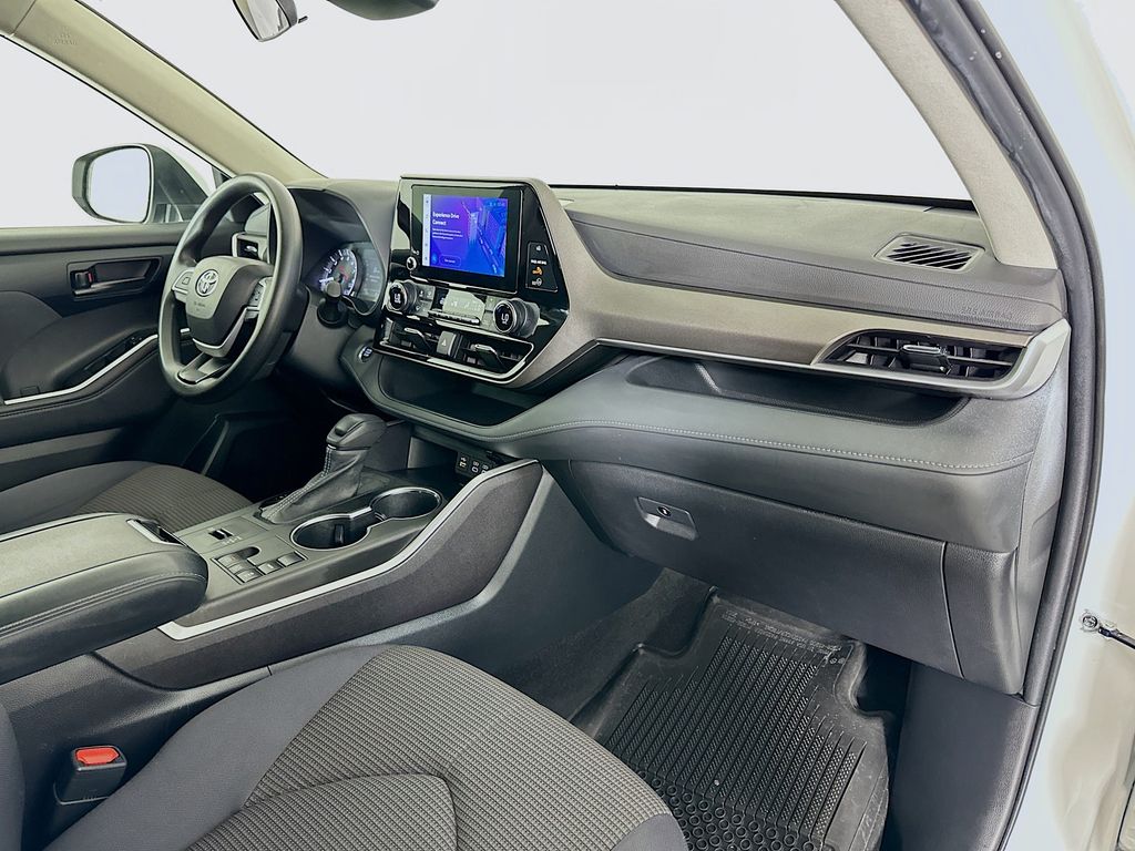 2023 Toyota Highlander L 28
