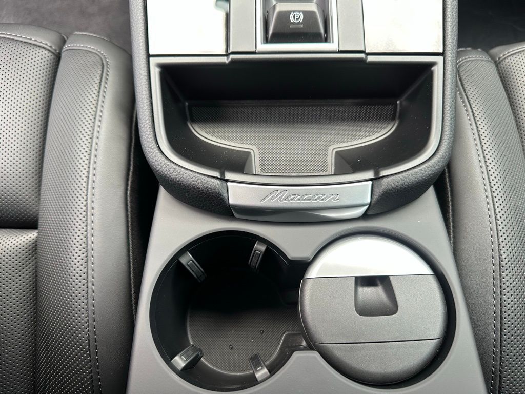 Thumbnail: 2025 Porsche Macan - 22